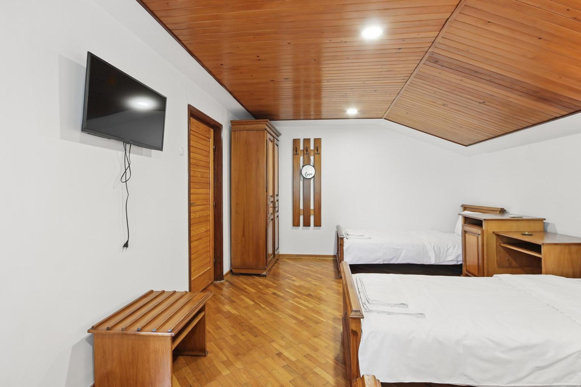 Отель Casa Galand Parscov Экстерьер фото