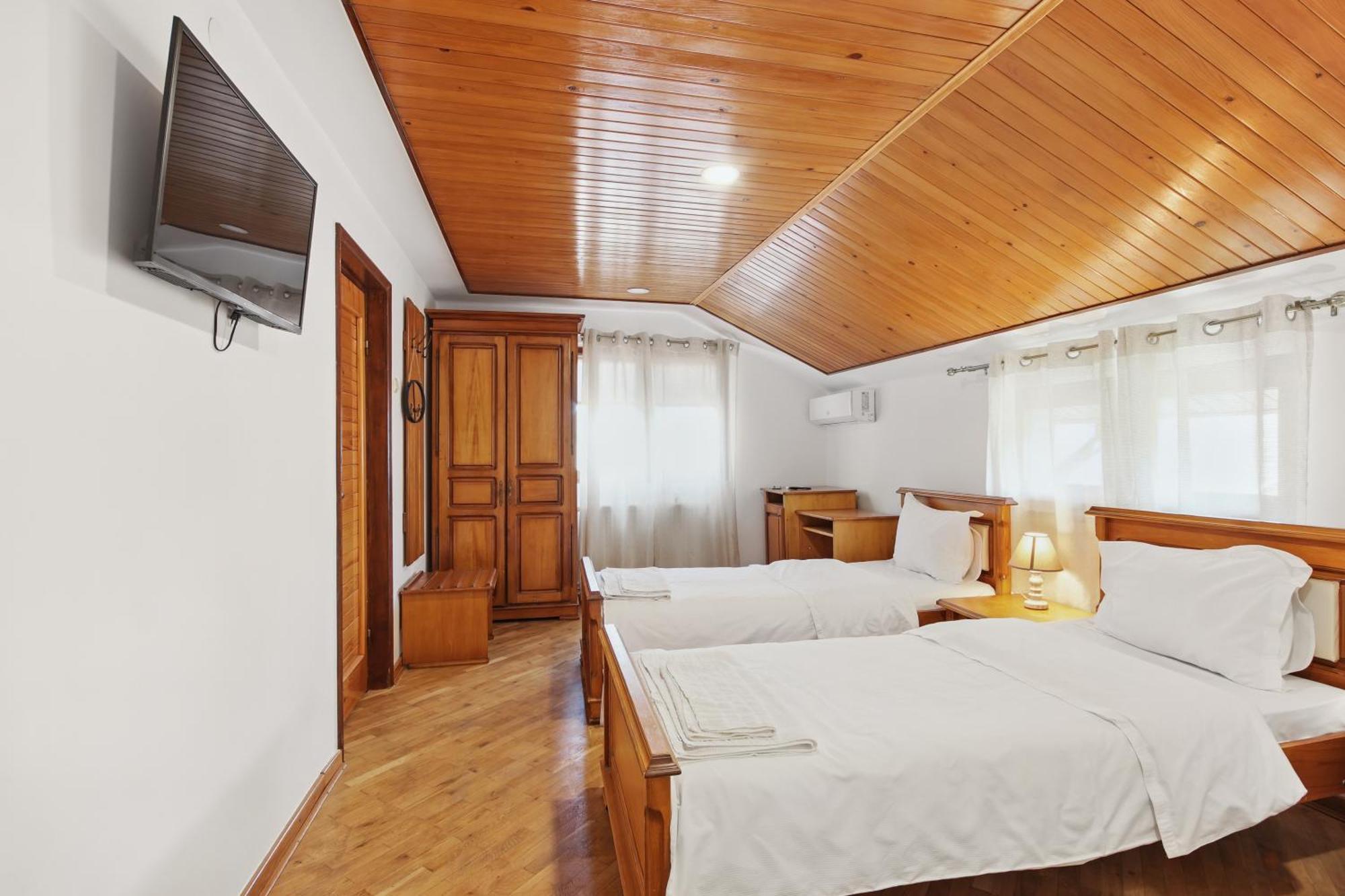 Отель Casa Galand Parscov Экстерьер фото