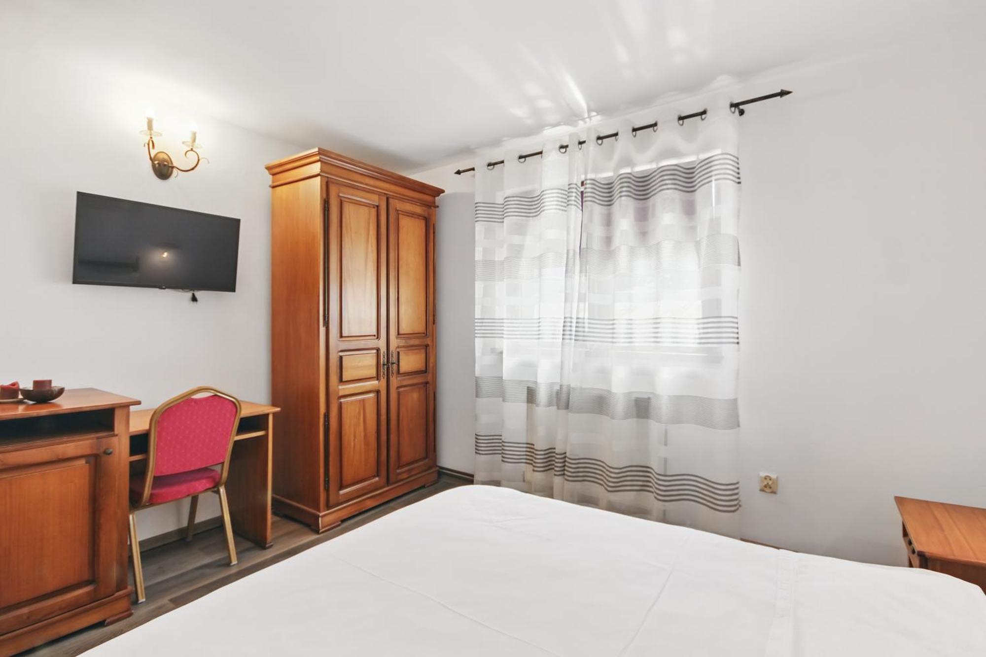 Отель Casa Galand Parscov Экстерьер фото