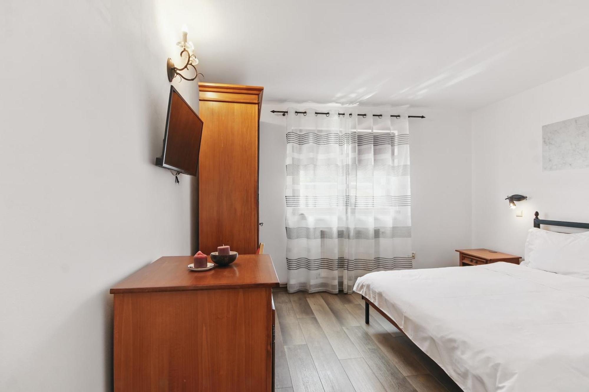 Отель Casa Galand Parscov Экстерьер фото